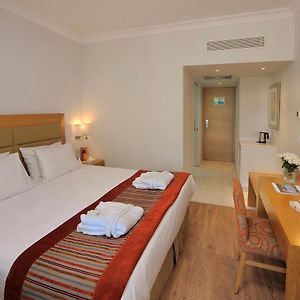 Family Junior Suite Pool or Garden View